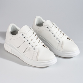 Fehér sportcipő tornacipő a Shelovet platformon 5