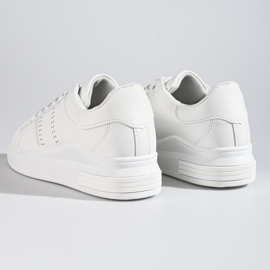 Fehér sportcipő tornacipő a Shelovet platformon 6
