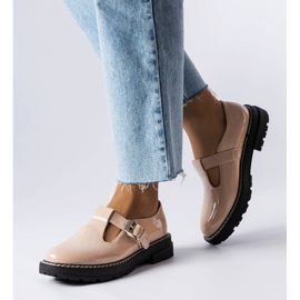 PA1 Vaden bézs lakkozott cipő 1