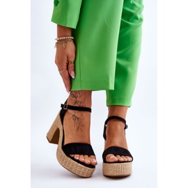 FI1 Kényelmes velúr szandál egy masszív fekete Elishia rudon 1