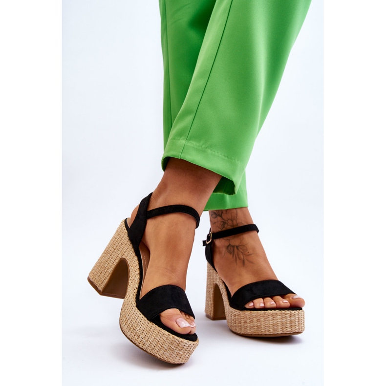 FI1 Kényelmes velúr szandál egy masszív fekete Elishia rudon 2