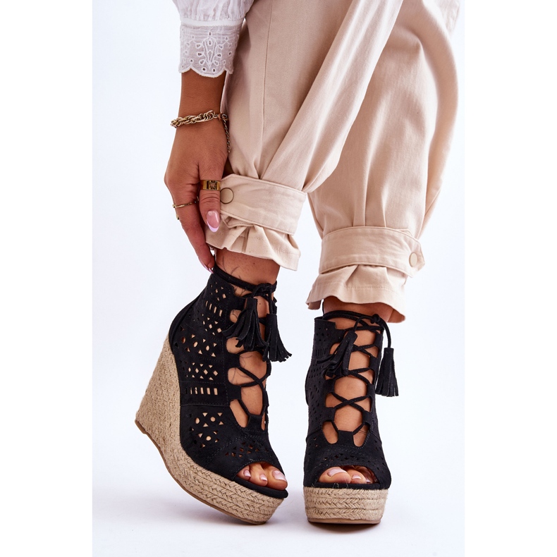 FB1 Velúr áttört ékcsizma Fekete Berthe 1