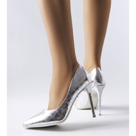 PA1 Raison dombornyomással díszített ezüst tűk 1