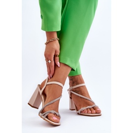 Bőr szandál strasszokkal bézs sarkú Carlotta barna 2