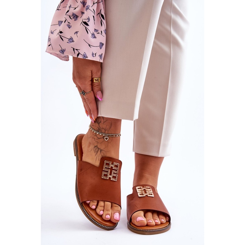 FJ1 Kényelmes, divatos női papucs teve Ayanna díszítéssel barna 1