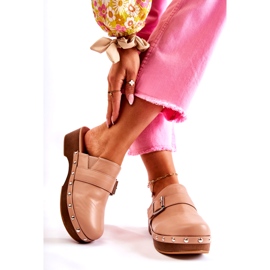 Női bézs magassarkú klumpák strasszokkal 2