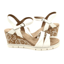 Caprice Wedge bőrszandál 9-28710-20 160 fehér Softnap 1