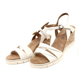 Caprice Wedge bőrszandál 9-28710-20 160 fehér Softnap 5