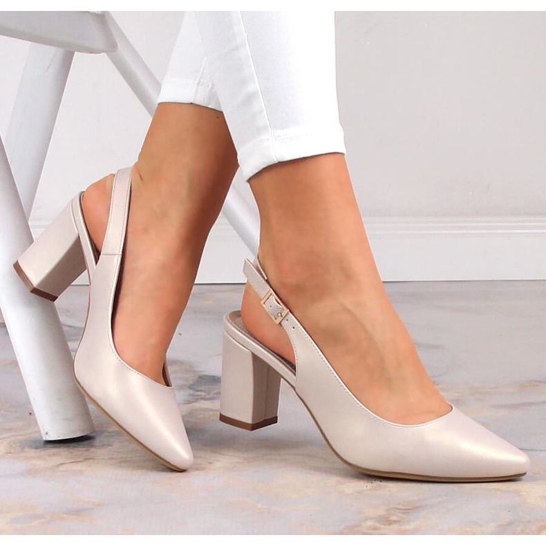 Női szandál a posta bézs gyöngyön Sergio Leone SK162 1