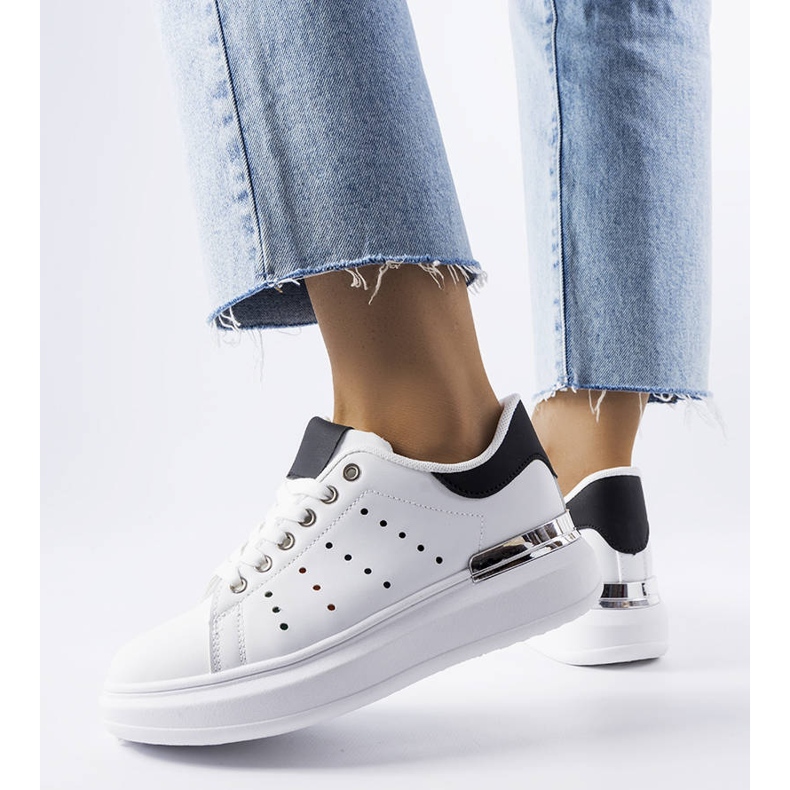 Fehér tornacipő színes Chalut perforációval 1