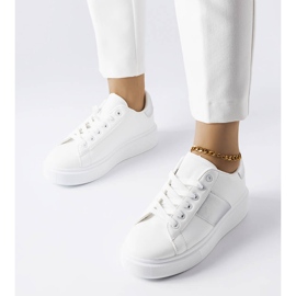 Az Aurélie fehér tornacipő ezüst csíkkal 1 Az Aurélie fehér tornacipő ezüst csíkkal 1