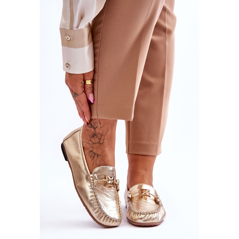 Klasszikus bőrcipők díszítéssel Laura Messi 2459 arany aranysárga 1