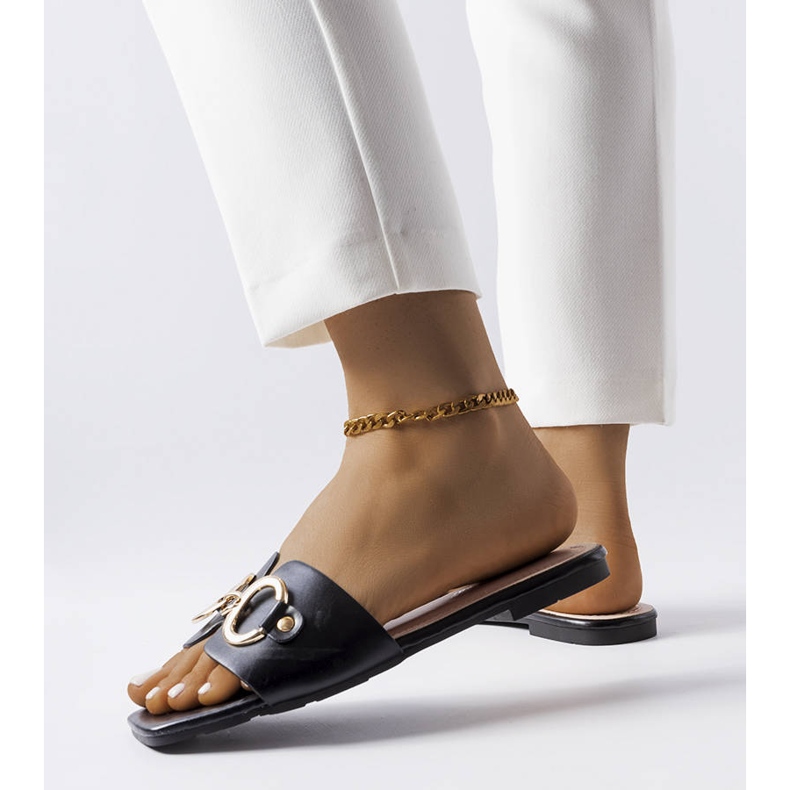 Fekete elegáns csúszdák lánccal a Corbin cégtől 2