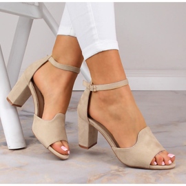 Női velúr szandál bézs színű oszlopon Potocki YQ21035 1