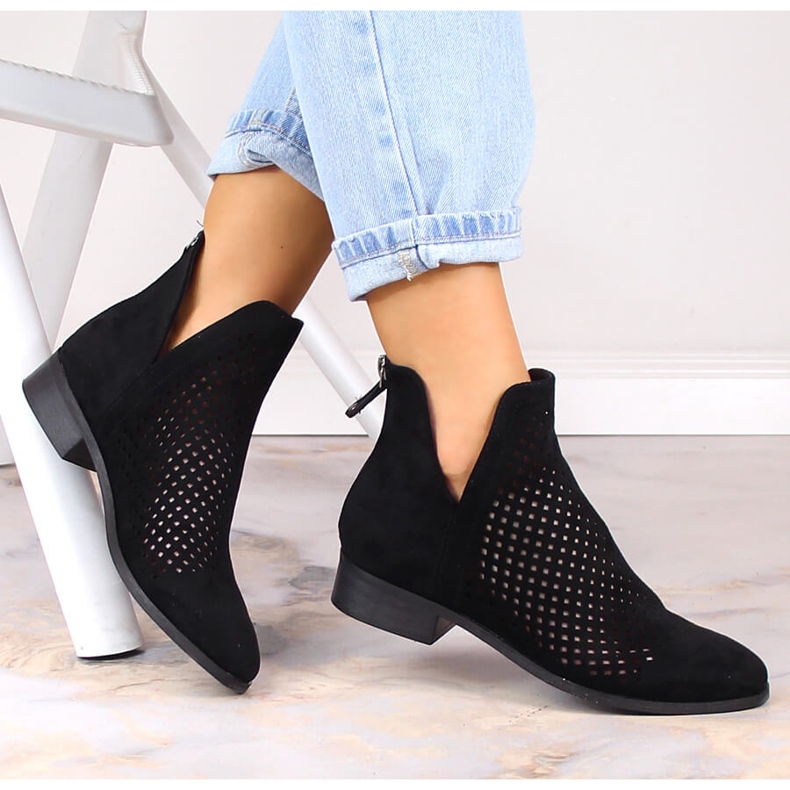 Női áttört fekete velúr csizma Potocki SZ12107 1