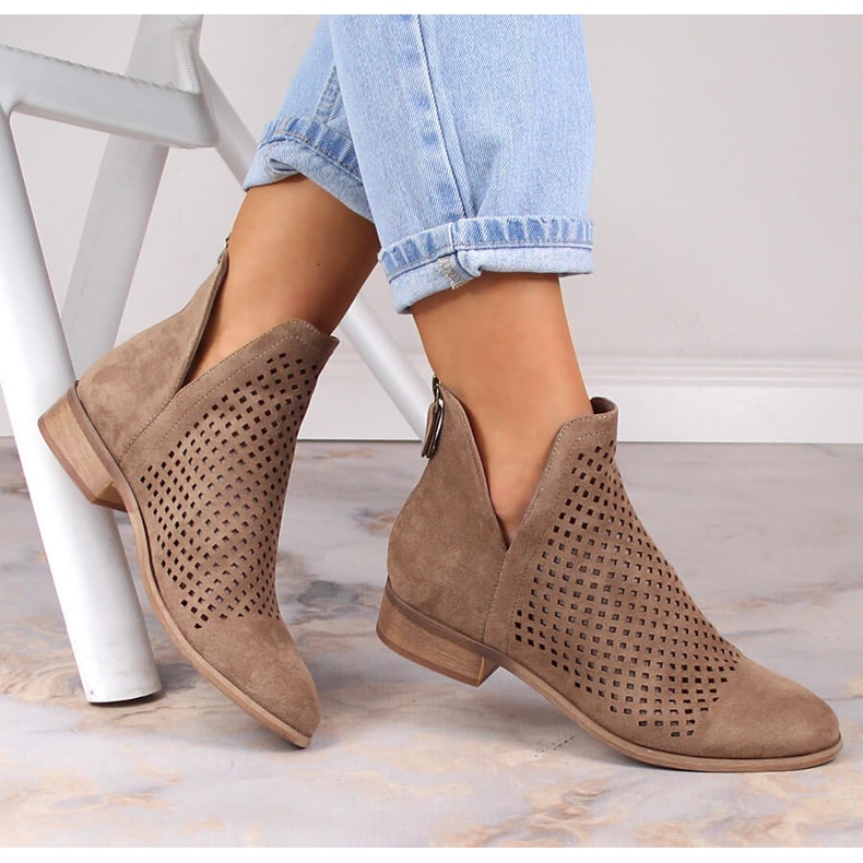 Női velúr áttört bézs csizma Potocki SZ12107 1