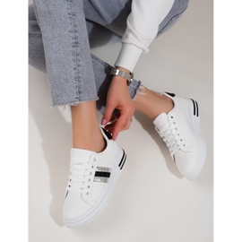 Shelovet női tornacipő magas platformon, fehér 2