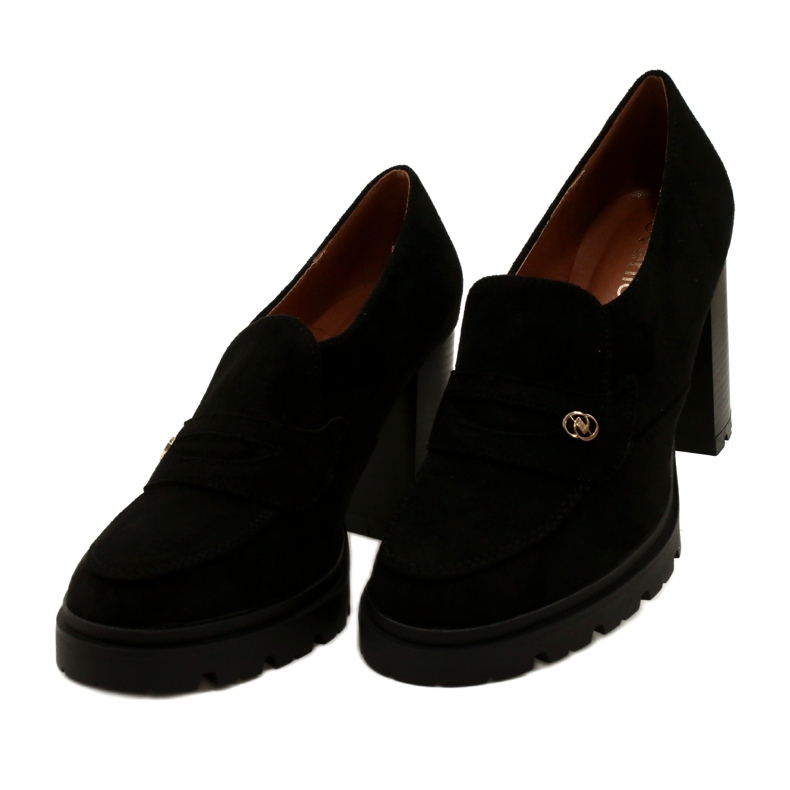 Evento Divatos mokaszinok az emelvényen és a fekete sávon 3