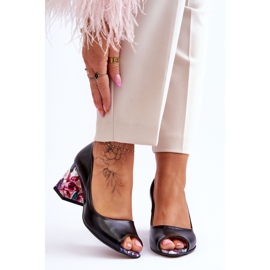 Lewski Shoes Bőr pumpák dekoratív sarkú Leski cipő 2608/K fekete 1