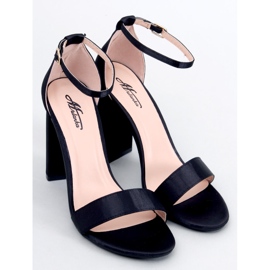 Szandál a poszton Ranae Fekete 1