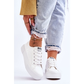 Kényelmes tornacipő Lee Cooper LCW-23-31-1806L fehér 1