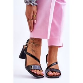 Női lakkozott szandál a sarkon, fekete Carrie 1