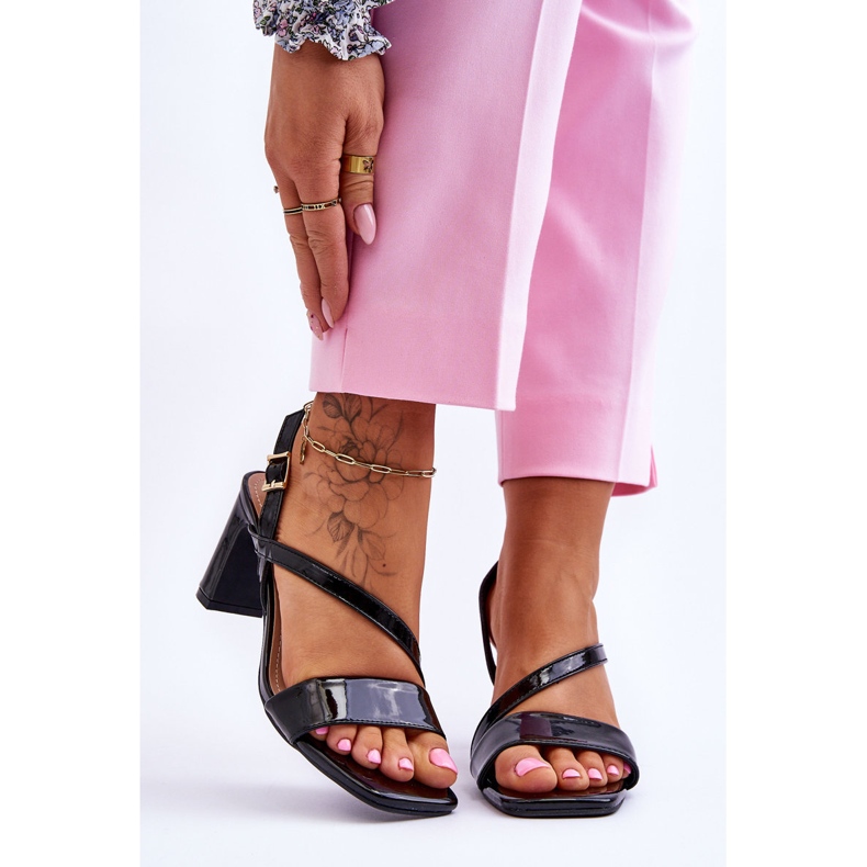 Női lakkozott szandál a sarkon, fekete Carrie 1
