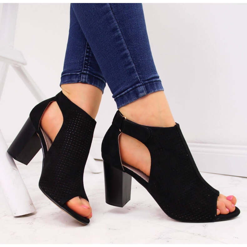 Női tépőzáras szandál fekete Sabatina 7802 1