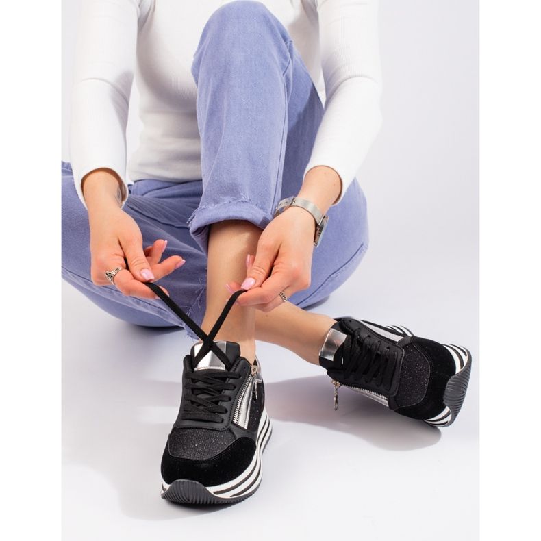 Fekete tornacipő a Shelovet platformon 1