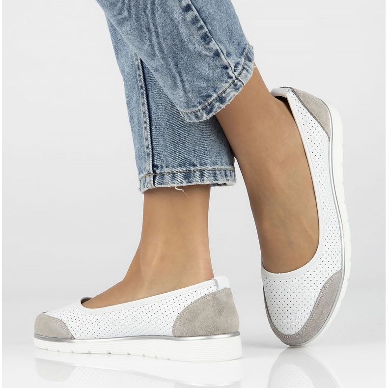 Női áttört bőr balettlapos Filippo Dp4524/23 fehér 9 Női áttört bőr balettlapos Filippo Dp4524/23 fehér 9