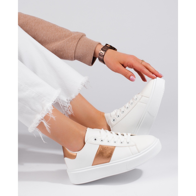 Fehér női tornacipő a Shelovet platformon 2