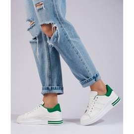 Fehér sportcipő tornacipő a Shelovet platformon 2