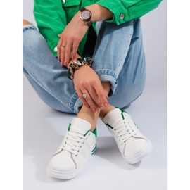 Fehér sportcipő tornacipő a Shelovet platformon 1