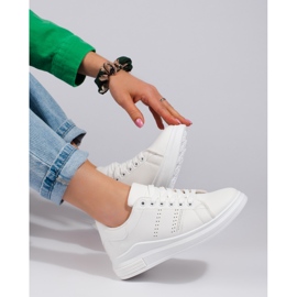 Fehér sportcipő tornacipő a Shelovet platformon 4