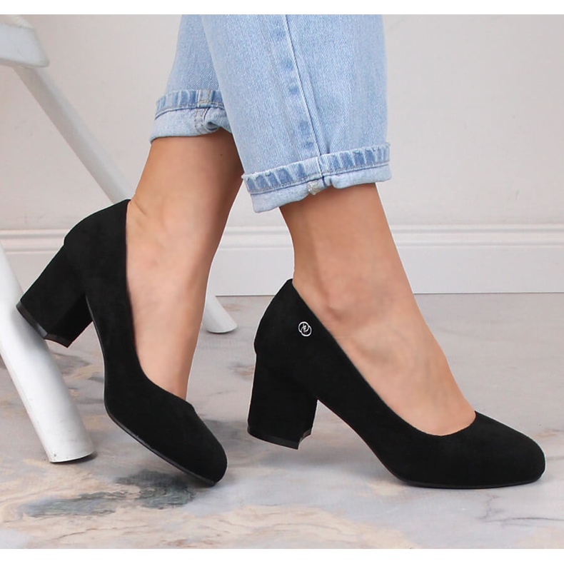 Női fekete velúr pumpák eVento 5952 1