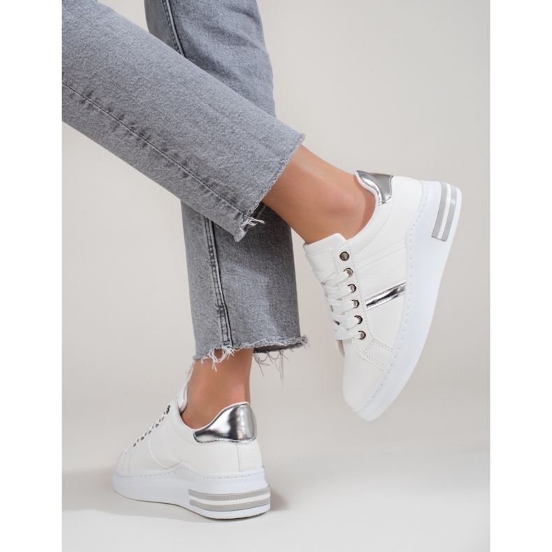 Fehér női csizma Shelovet vastag talppal 2