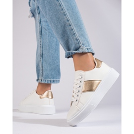 Fehér női tornacipő a Shelovet platformon 2