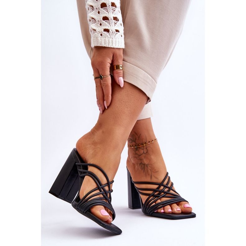 Magas sarkú szandál pánttal Fekete Beckie 2