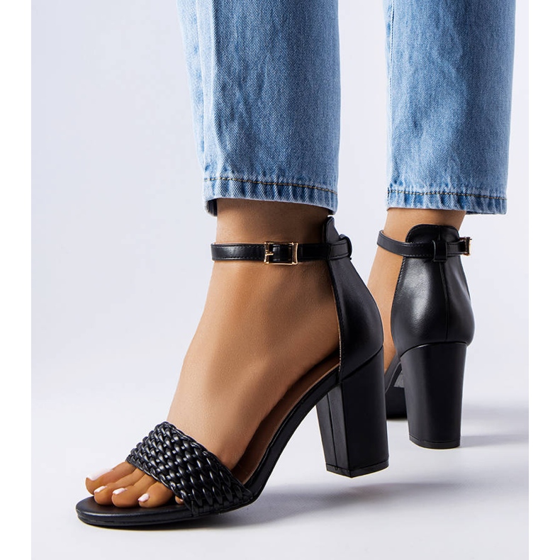 Fekete fonott blokk szandál a márkától Oliveirinhas 1