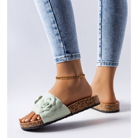 Zöld szandál Desaulniers virággal díszítve 1