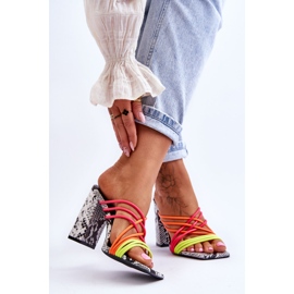 Magas sarkú papucs kígyópánttal, neon Beckie fekete 2