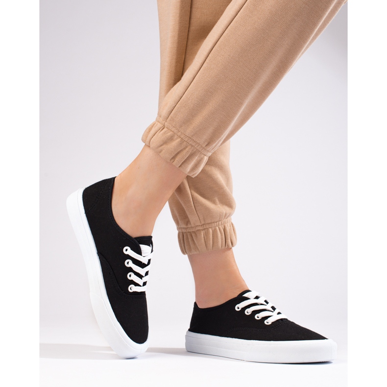 Klasszikus női fűzős tornacipő Shelovet fekete 2