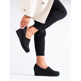 Fekete szövet ékes cipő a T.Sokolski cégtől 1