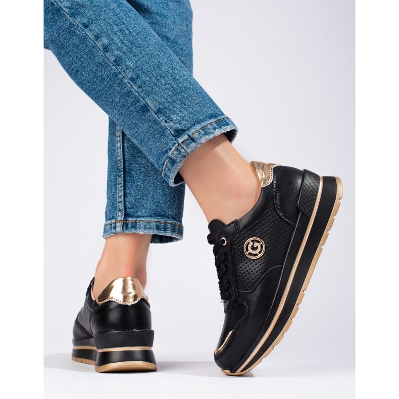 Fekete bőr tornacipő a Shelovet platformon 1