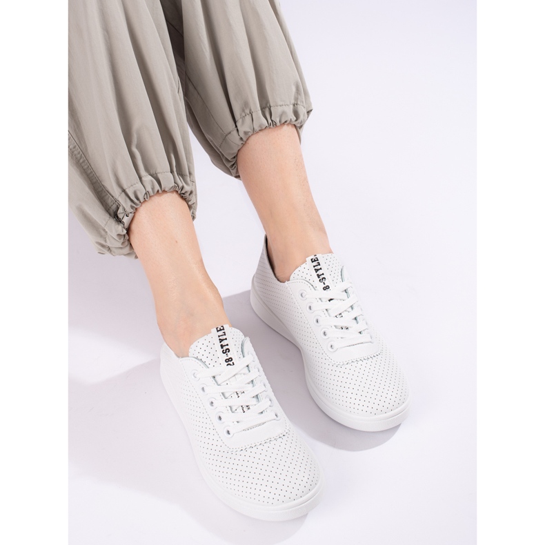 Áttört fehér Shelovet női tornacipő 1