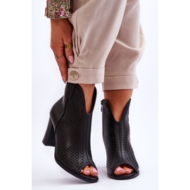 BM Áttört Csizma Sarkán Fekete Florina 1