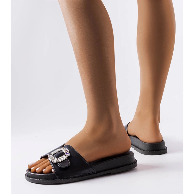 Griegsvei strasszokkal díszített fekete csúszdák 2