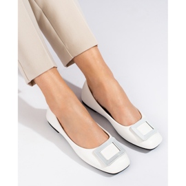Női fehér balerinák Shelovet díszítéssel 1