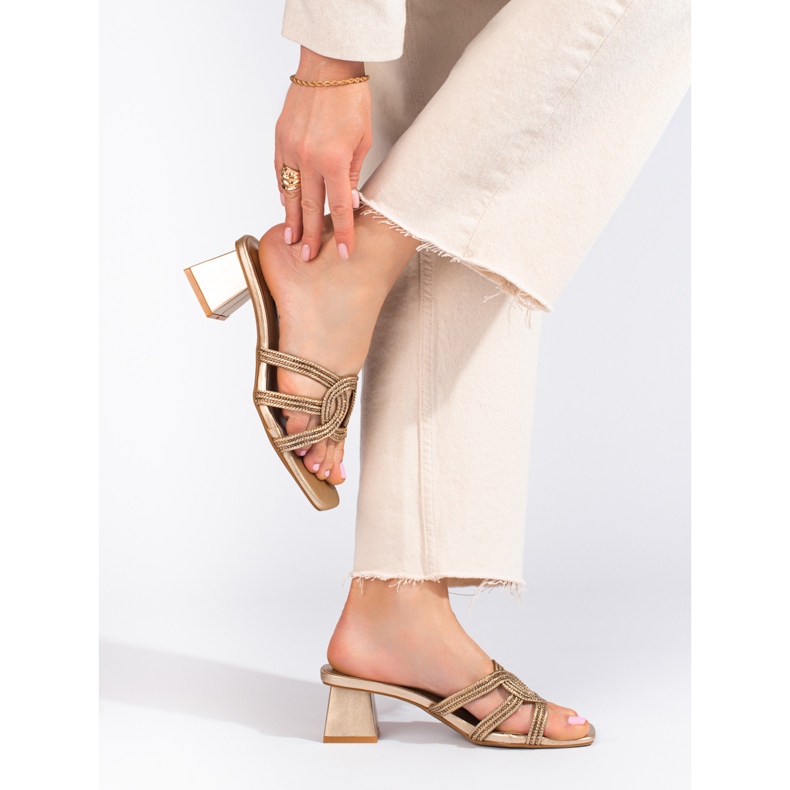 Női elegáns Shelovet arany papucs a poszton aranysárga 2