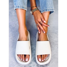 BM Yang White párna papucs fehér 1